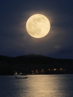 full-moon-over-water